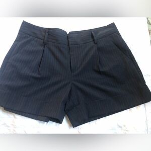 GAP tailored cuffed pinstripe shorts. Size 6